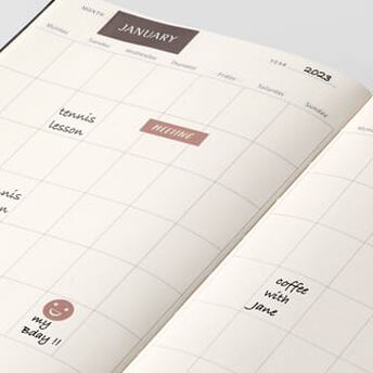 ウィークリー ノートブック 日付なし 12か月 ラージ ハードカバー（ブラック）