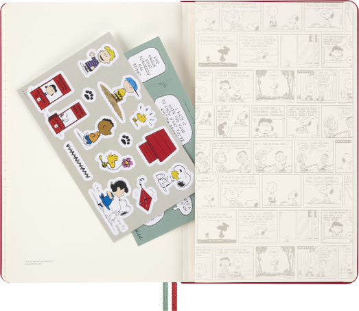 Peanuts Collector's Box Notebook, cahier, sticky notes, pouch & pencils - Side view